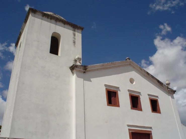 an old building with two red and white windows