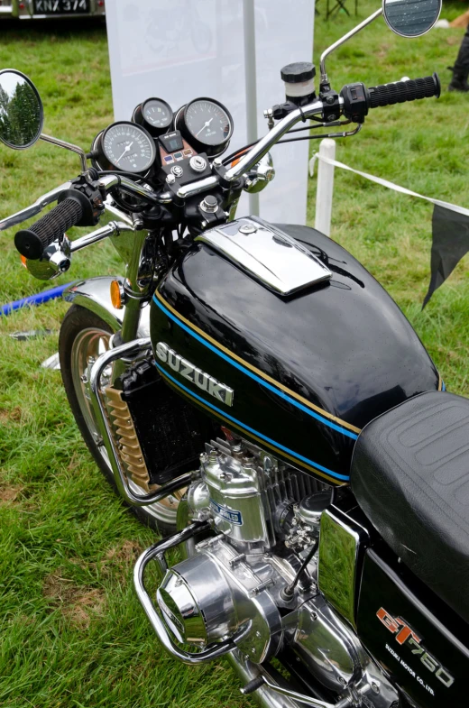 a motorcycle that is parked on some grass