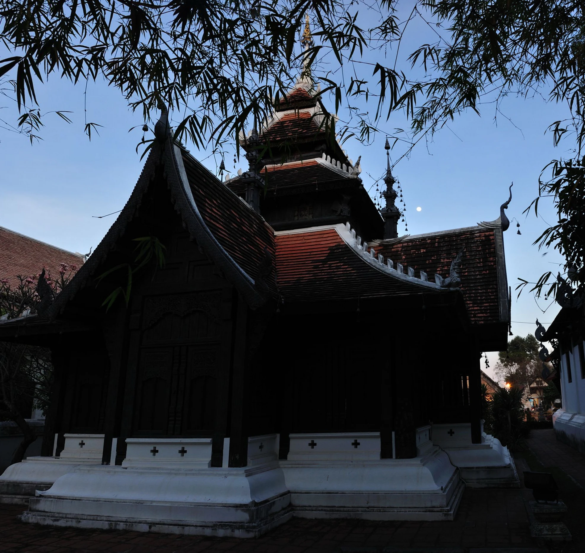 a large building has three steeples in front of it