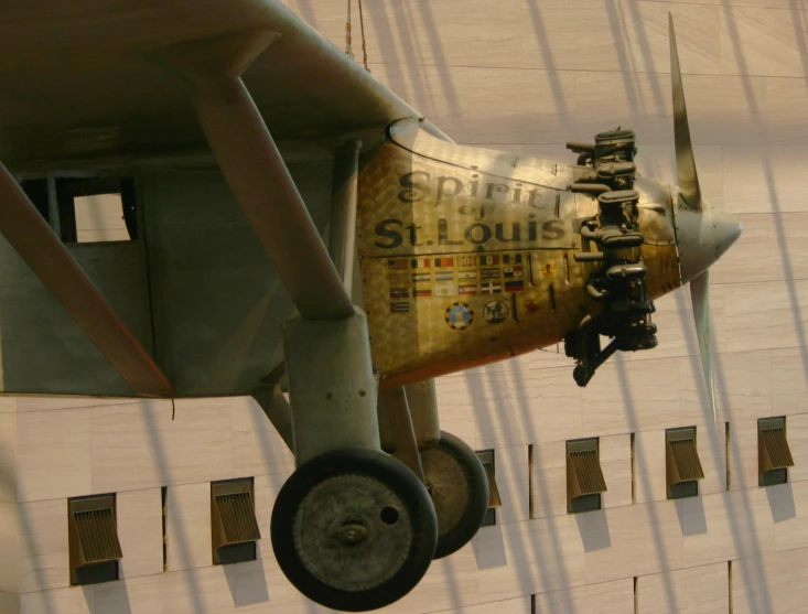 the front end of an old airplane with a short propeller