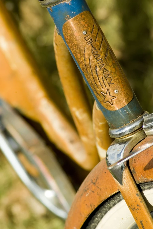 a close up of the handle bar of a bike