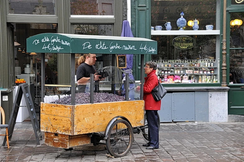 a man is buying gs from the cart