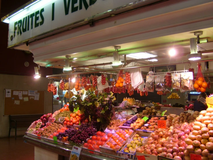 there is an assortment of different fruits and vegetables in the stand
