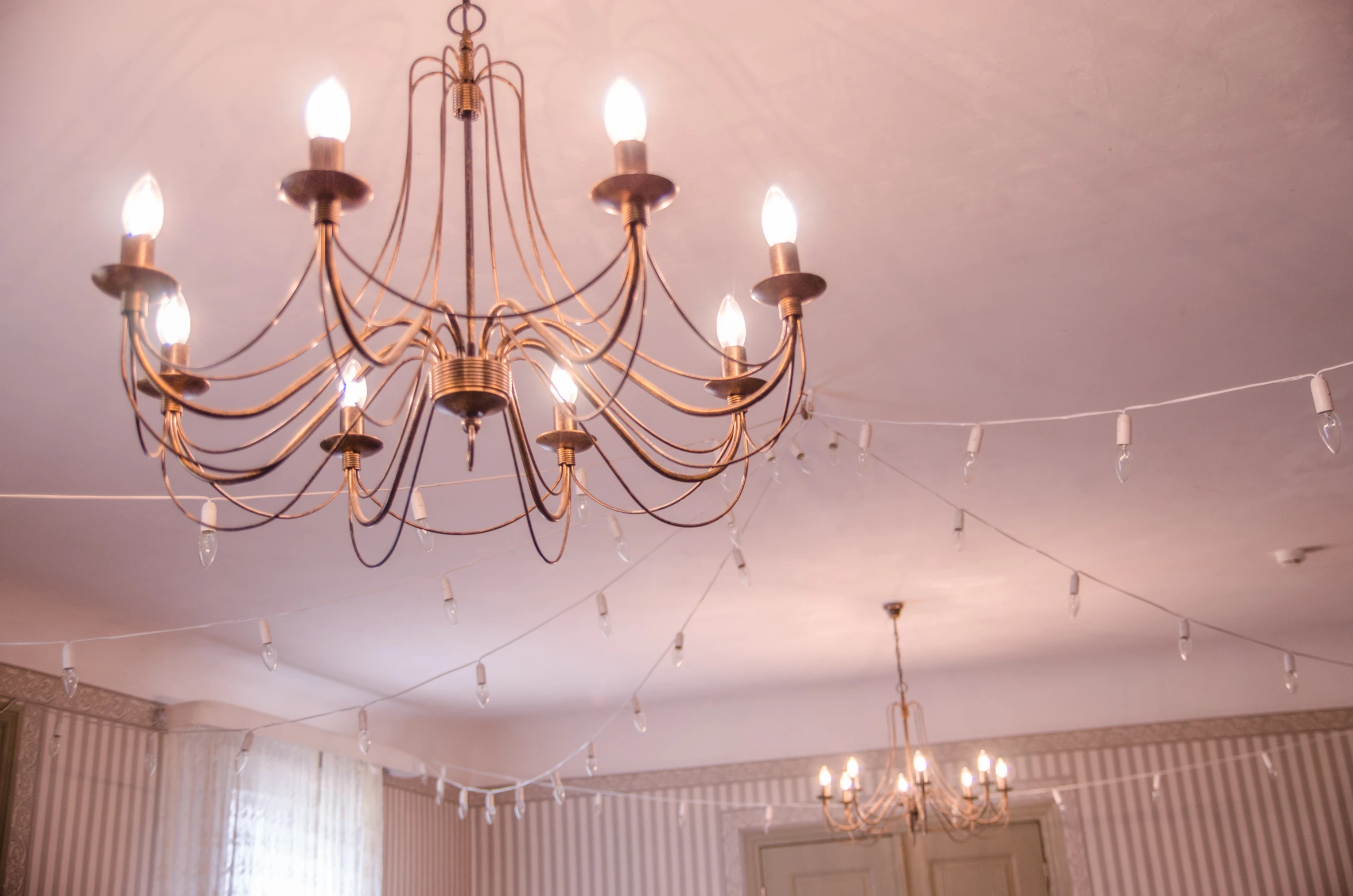 a chandelier with lots of light bulbs in a room