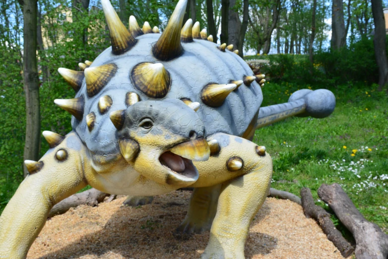 a statue of a dinosaur is shown at the zoo