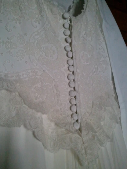 the dress is very delicate and it is ready to be used