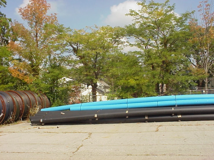 a bunch of pipes laying in a parking lot