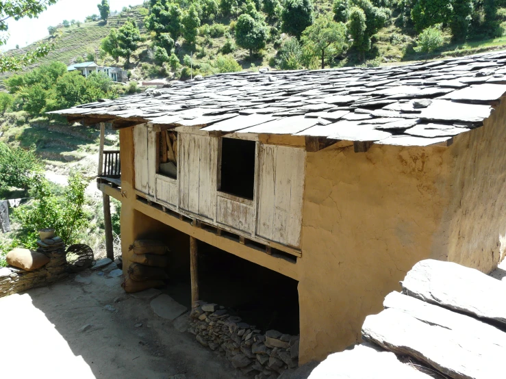 an old run down house with no roof