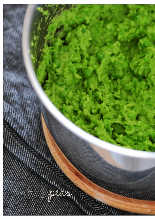 green color mixing mixture in a bowl for dip