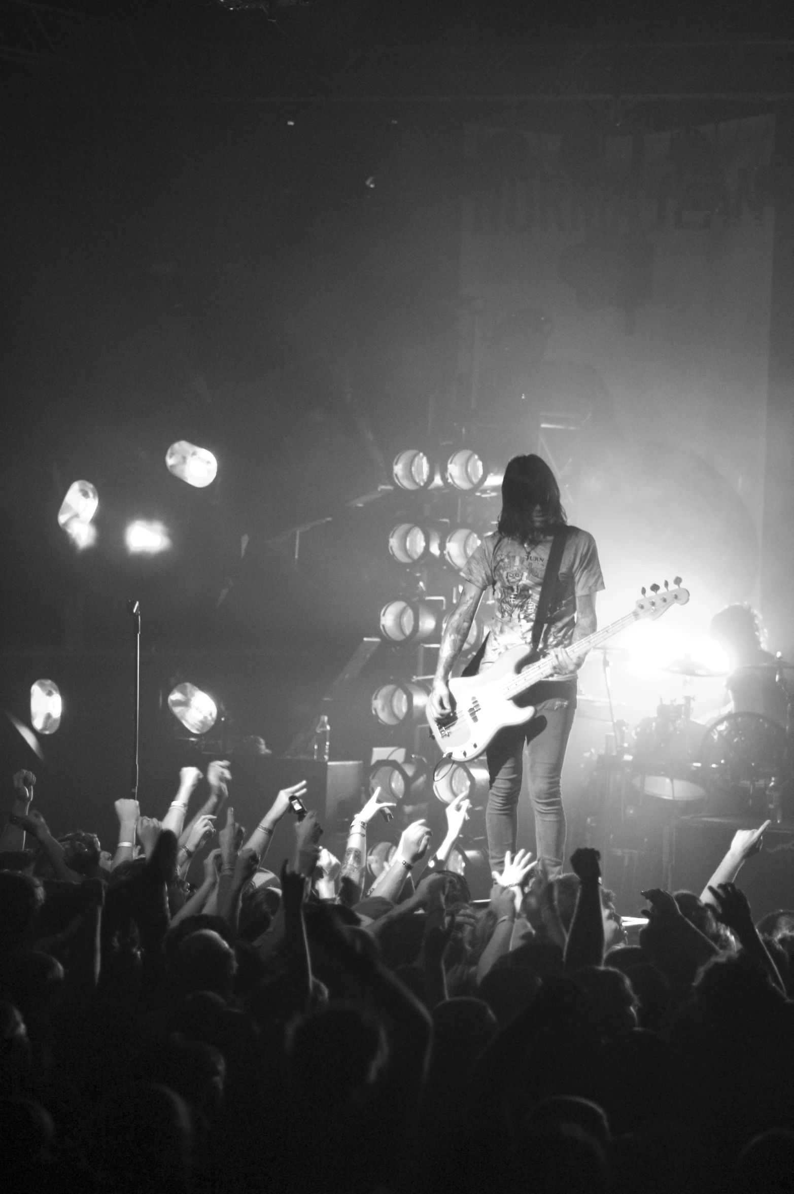 a person that is playing an electric guitar in the dark