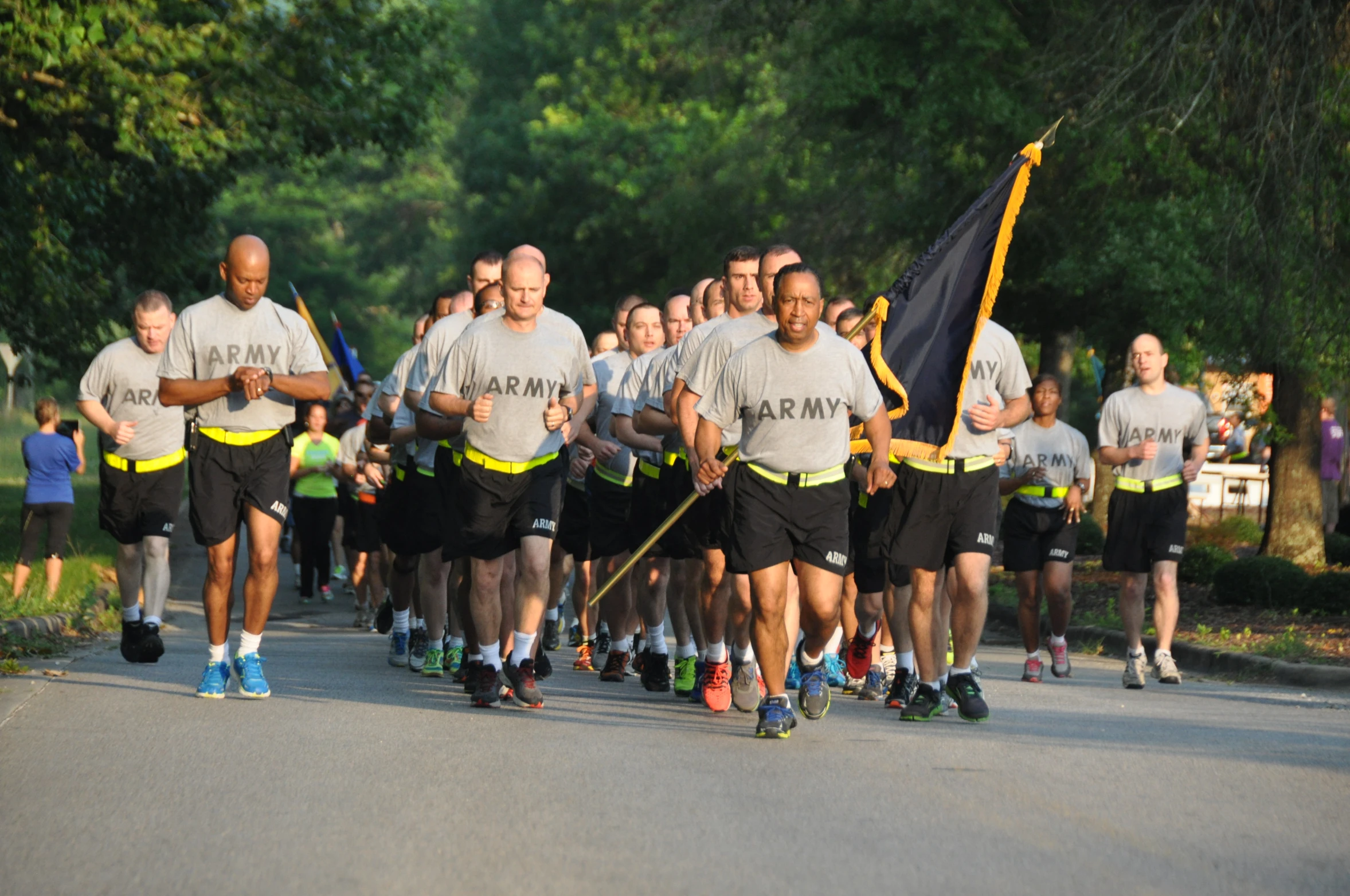 people are going for the start line at the race