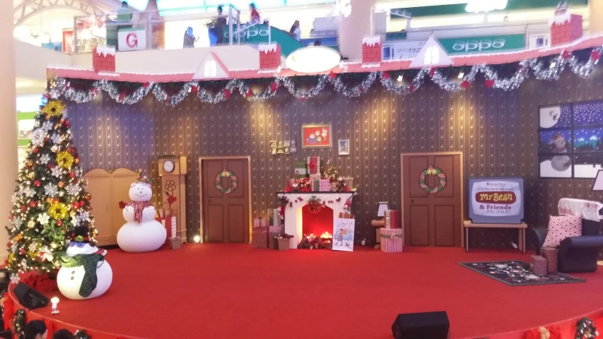 christmas decorations and lights decorate a room for two people