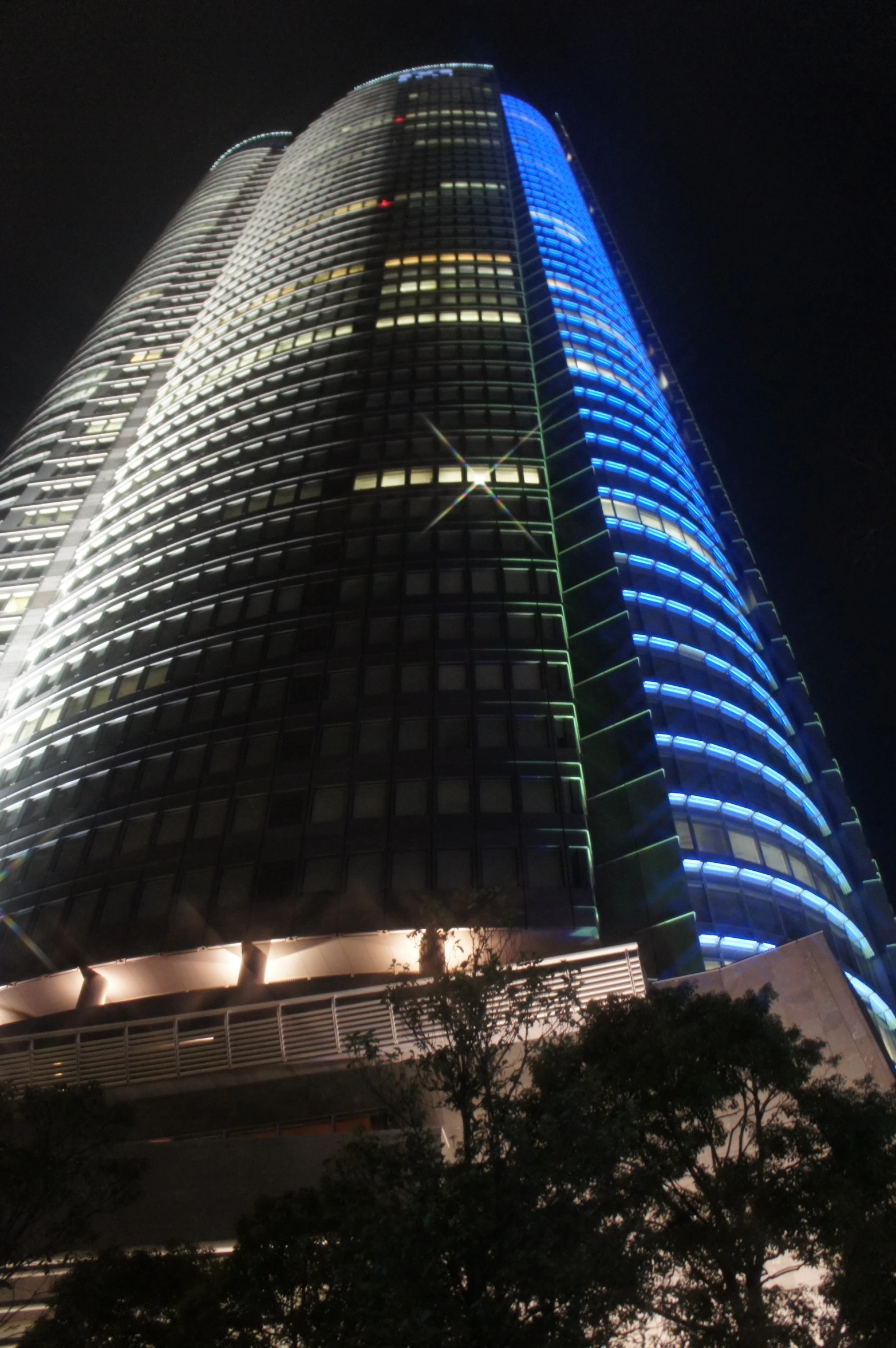 a very tall building in the city at night