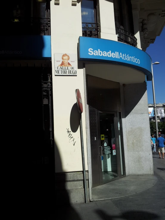 the sign on the building says sabbaadel atlastritiao