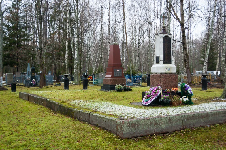 a grave site with a large war memorial