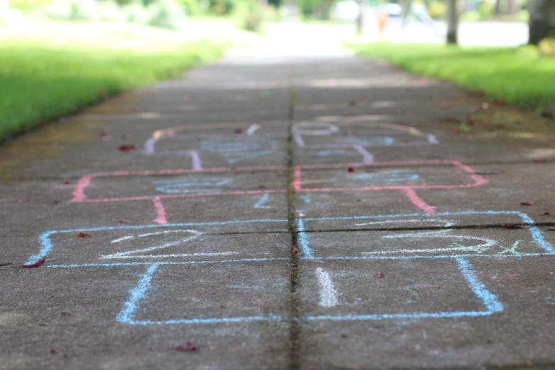 a sidewalk that has a chalk drawing on it