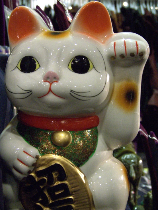 there is a decorative figurine in the form of a cat