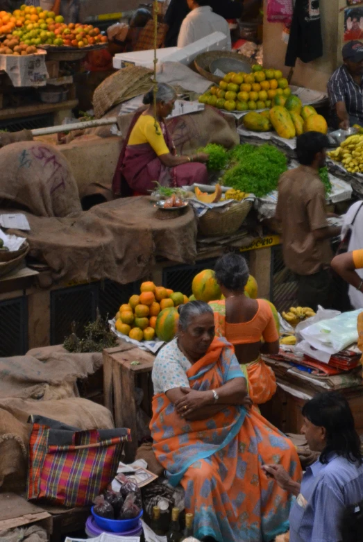 some people that are in a market and some fruits