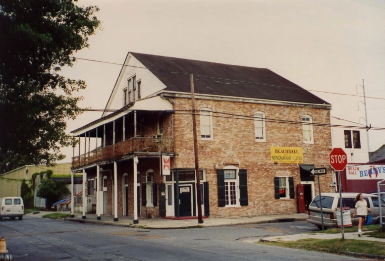 an old building sitting next to a street