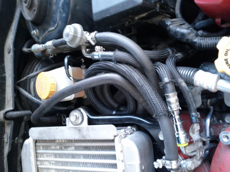 there is an engine with a lot of hoses in it