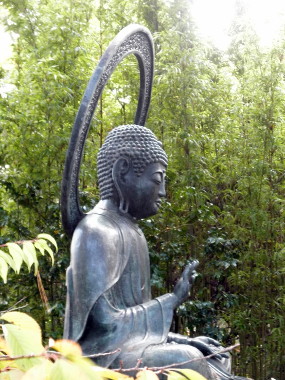 a statue is sitting in a grassy area