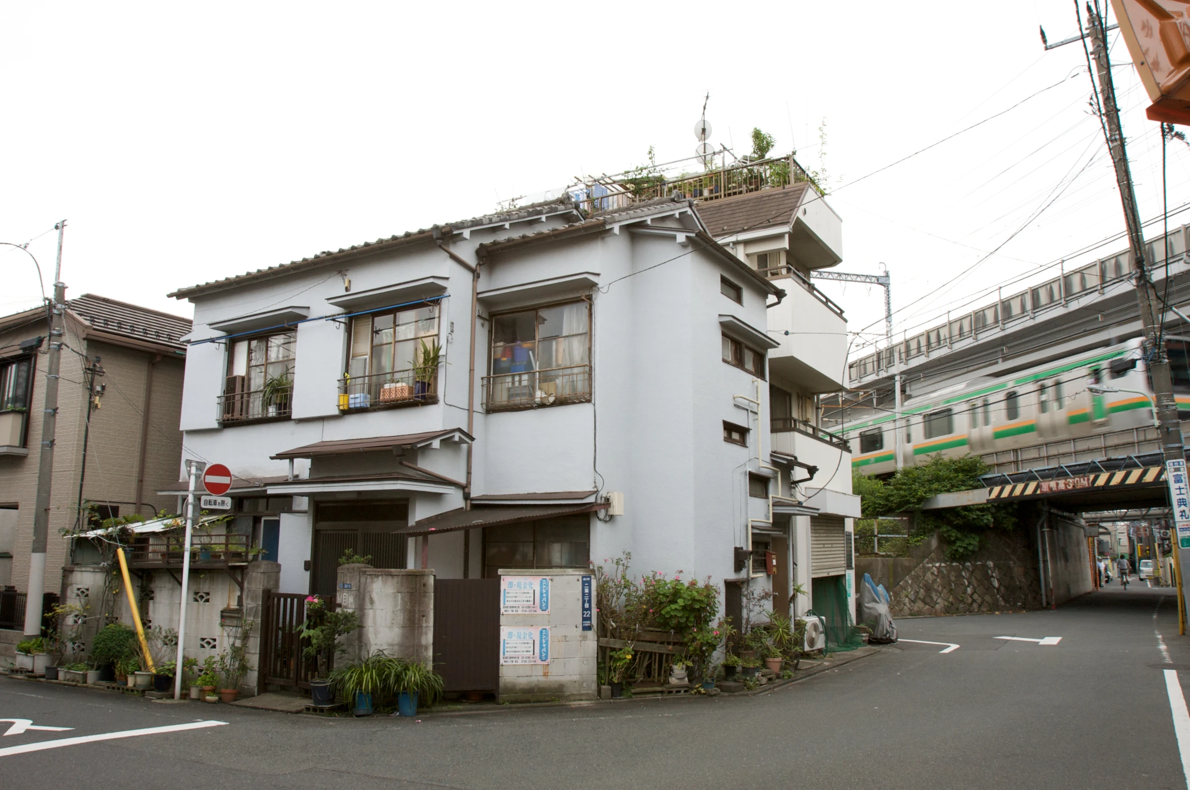 some houses that are next to each other in the street