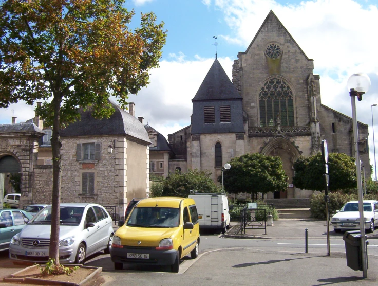 the cars are parked on the street outside of the church