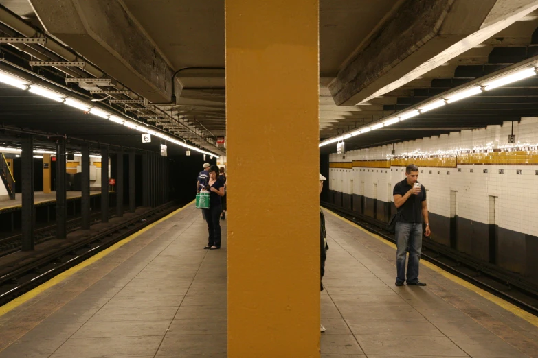 a subway platform is next to the subway