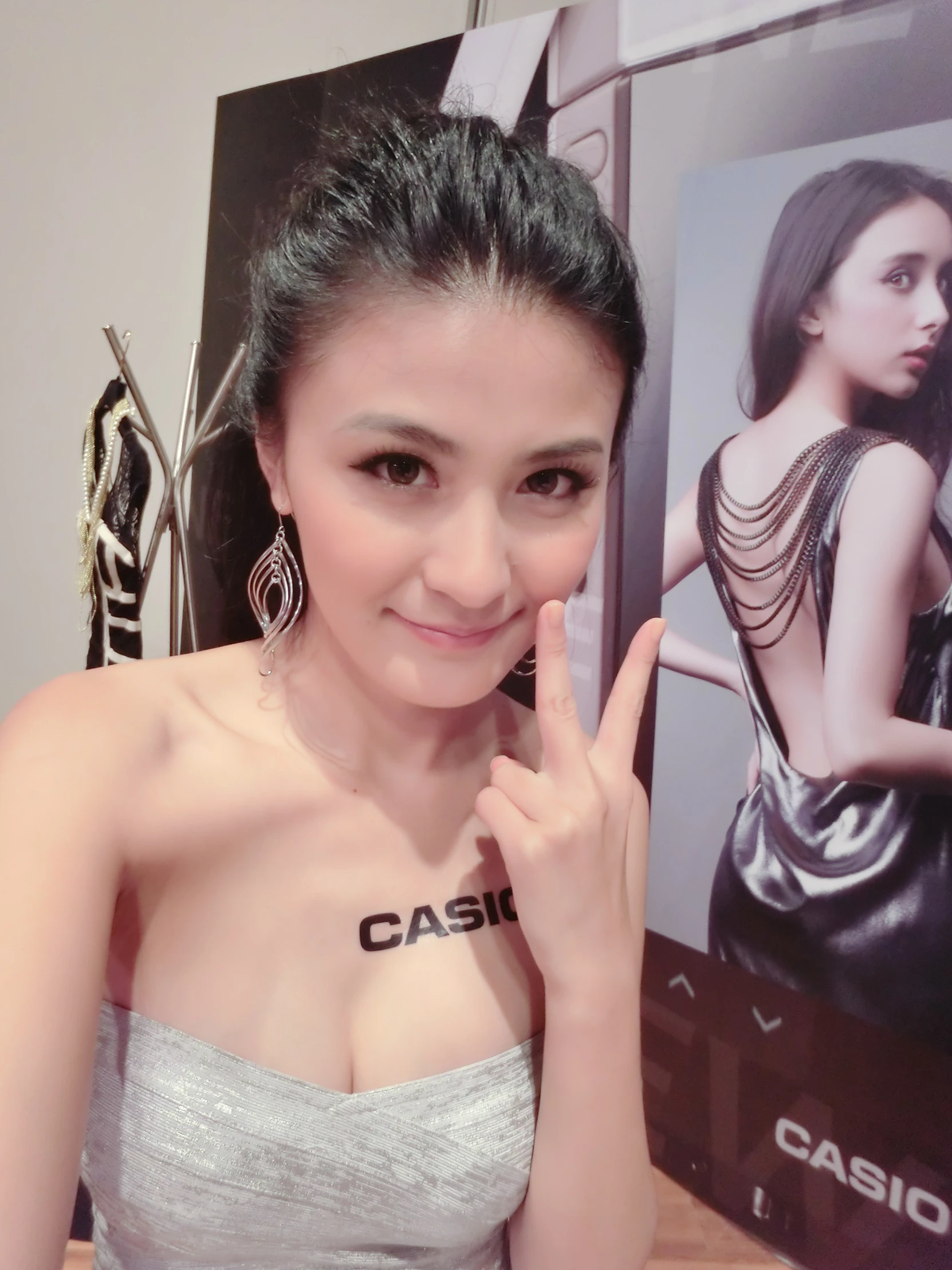 the asian girl shows off her new jewels