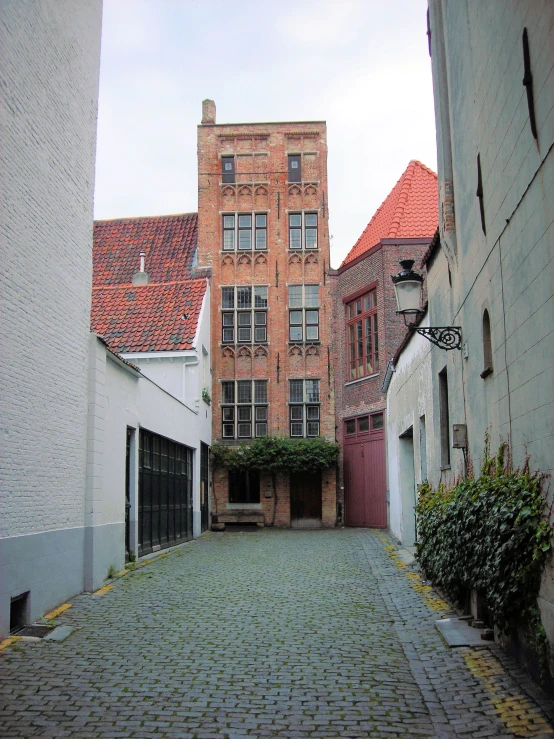 a very old building with some plants growing on it