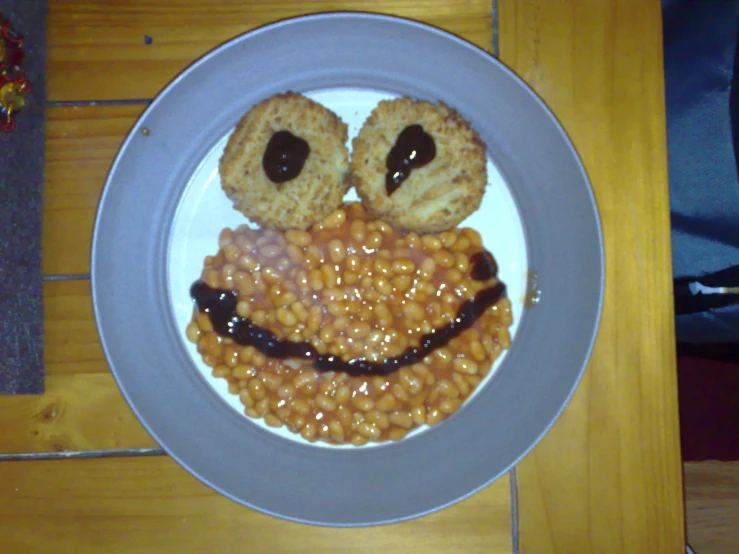 there are some peanuts on a plate with eyes