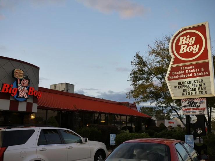 big boy restaurant has an extra burger sign in front of it