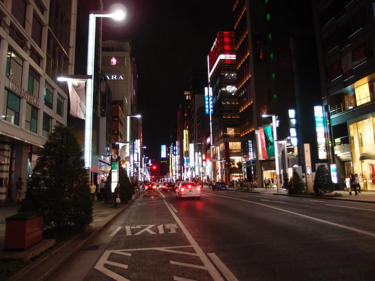 the lights are on at an intersection with a street