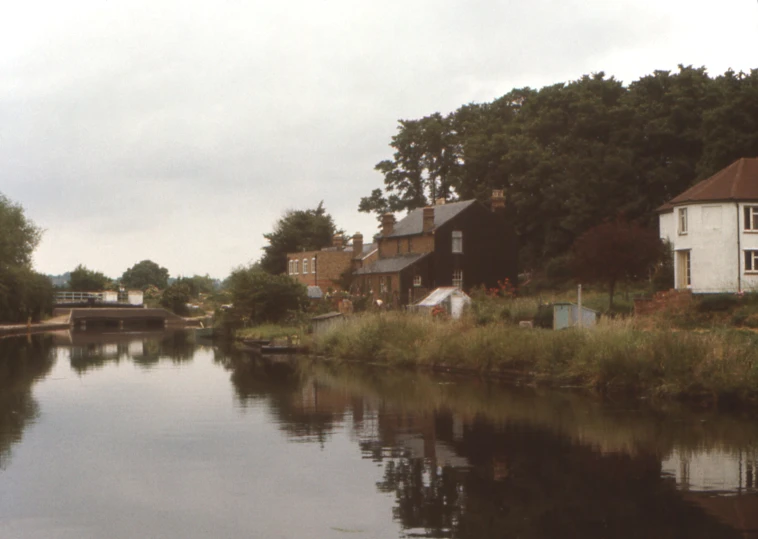 houses line the shoreline in front of the river