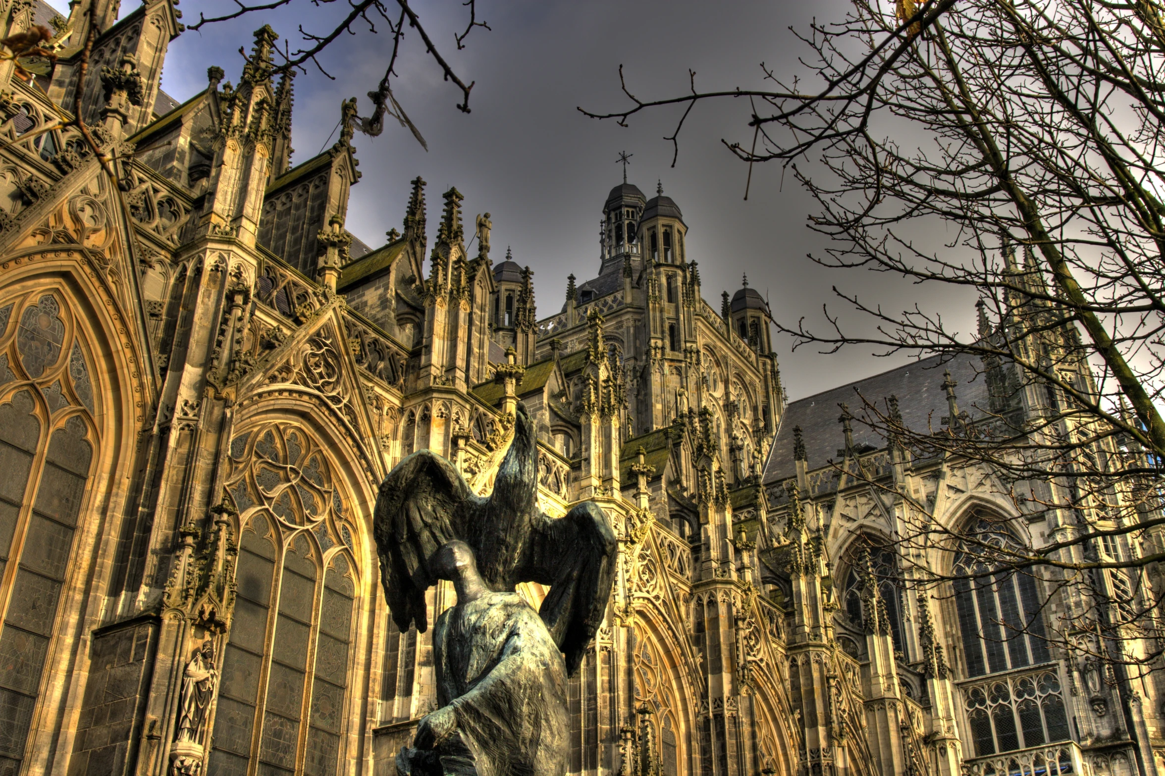 a stone statue is shown on the side of the building