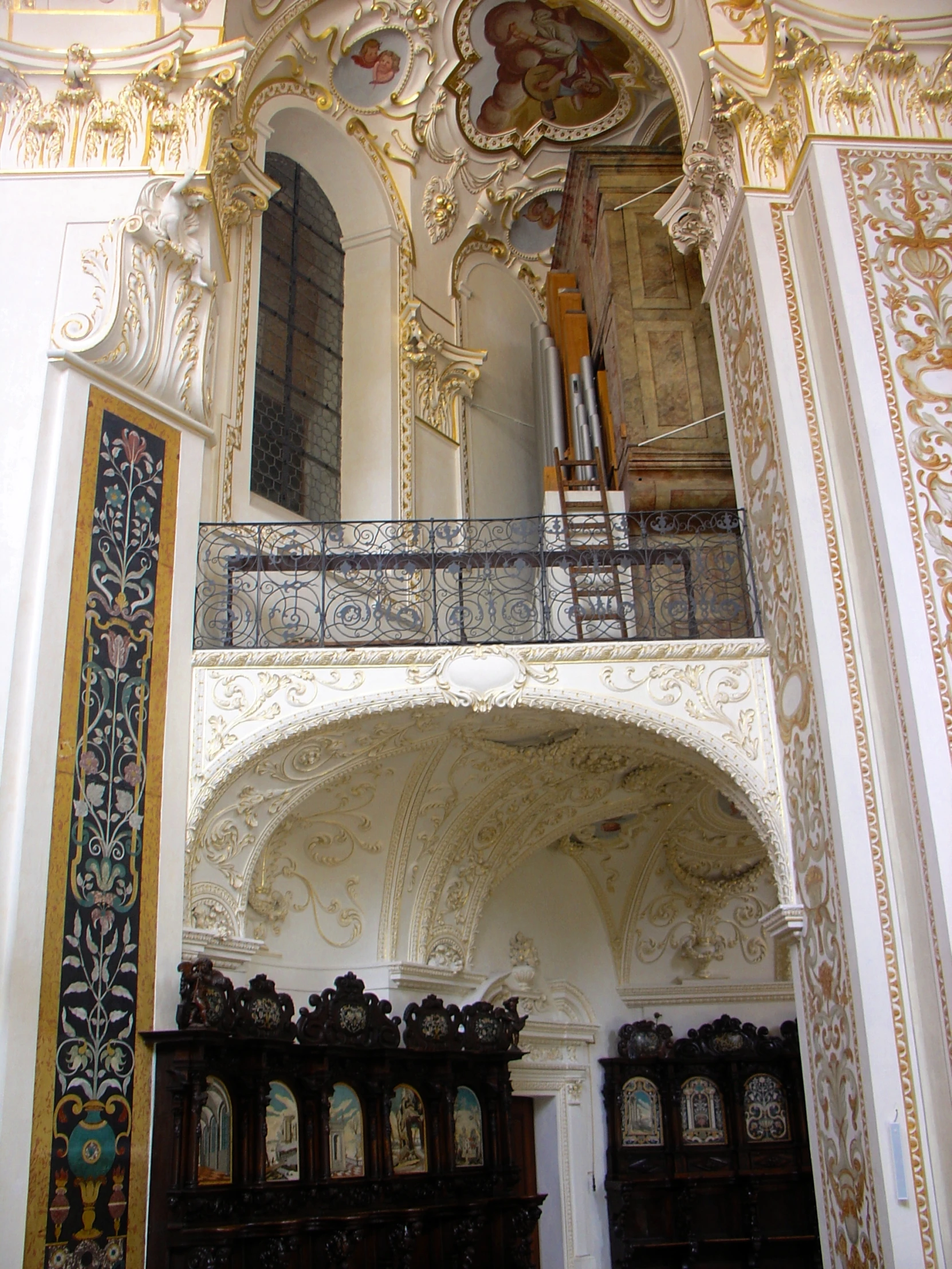 an ornate architecture in a building has high ceilings