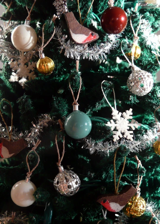 an image of ornaments hanging on the christmas tree