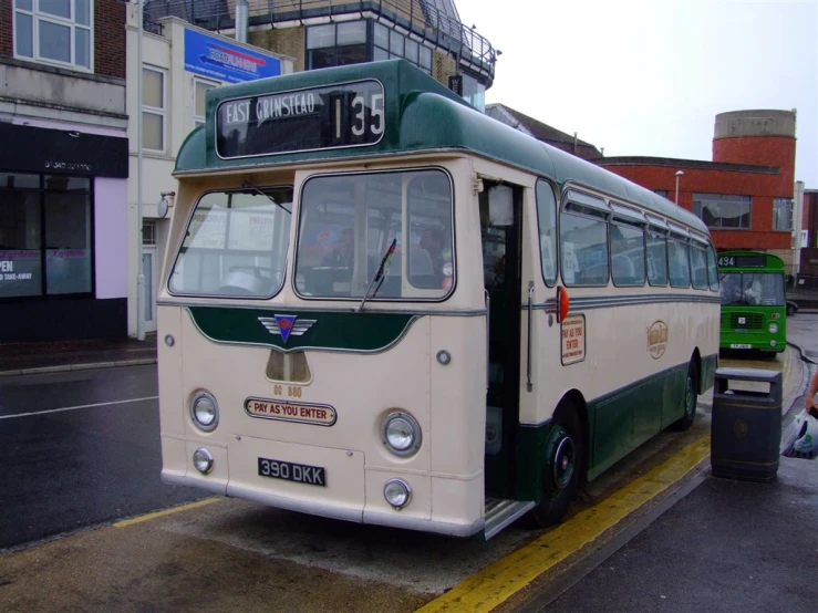 a bus pulled up to a curb in front of a building