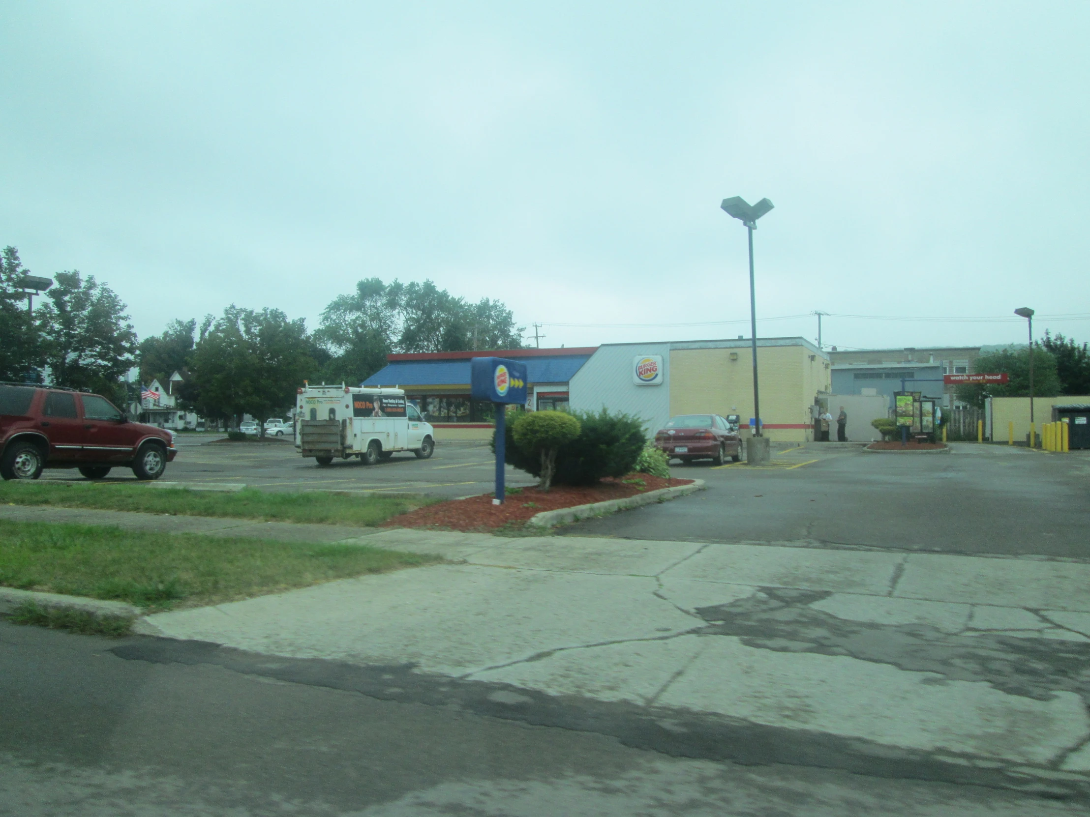 several cars are parked at the front of the store