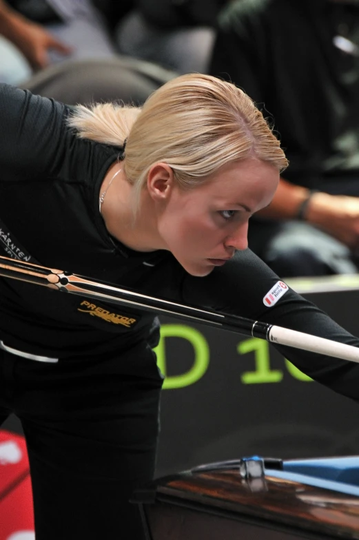 a female athlete lifting her handle with two hands