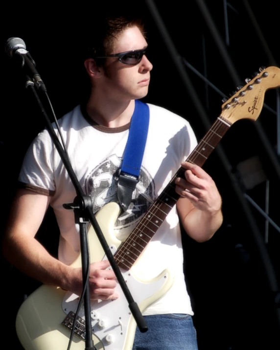 a man playing an electric guitar on stage