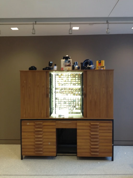 a room with some brown cabinets and many lights