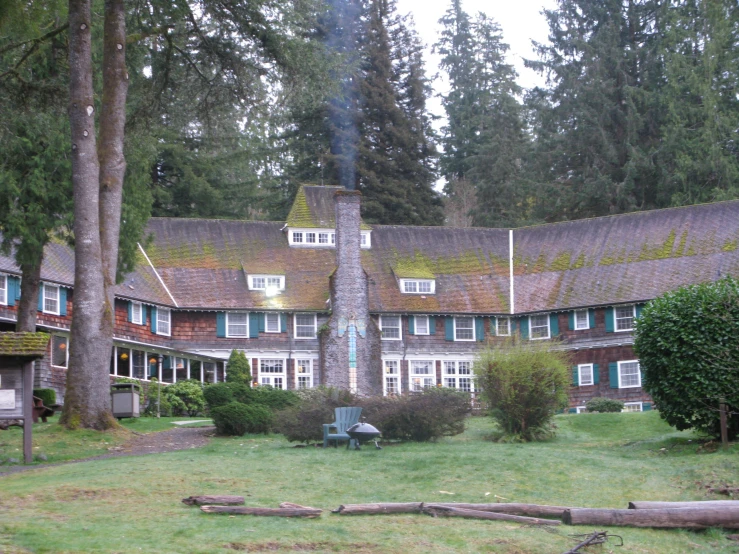 a person sitting in a bench near a building