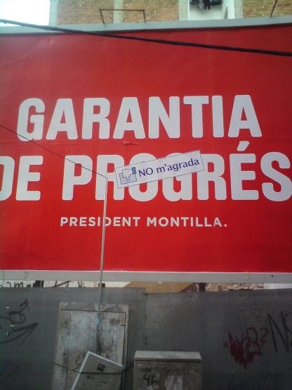a red sign with white writing on it that reads,'garantita de progres president montilla '