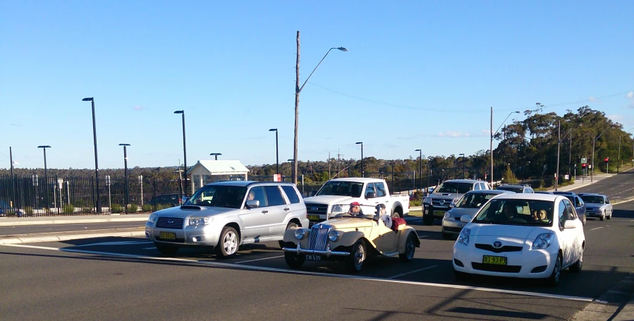 many different cars are stopped at an intersection