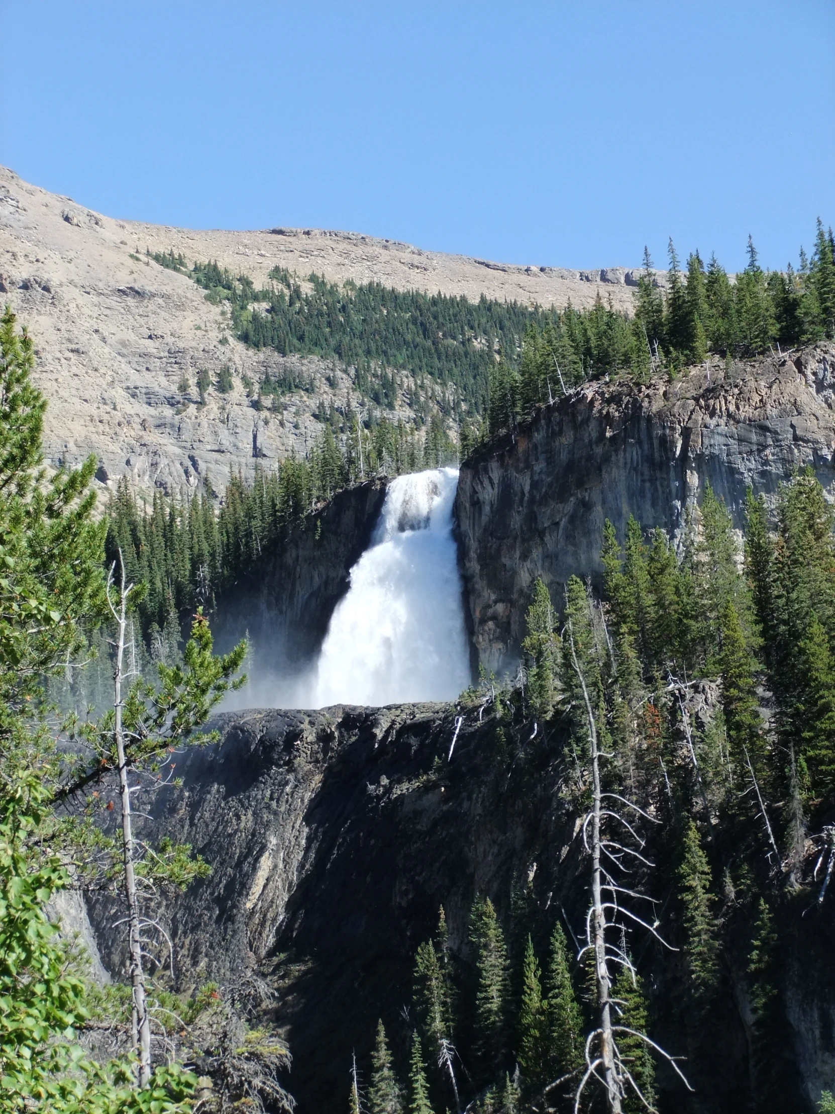 a falls running through the center of mountains