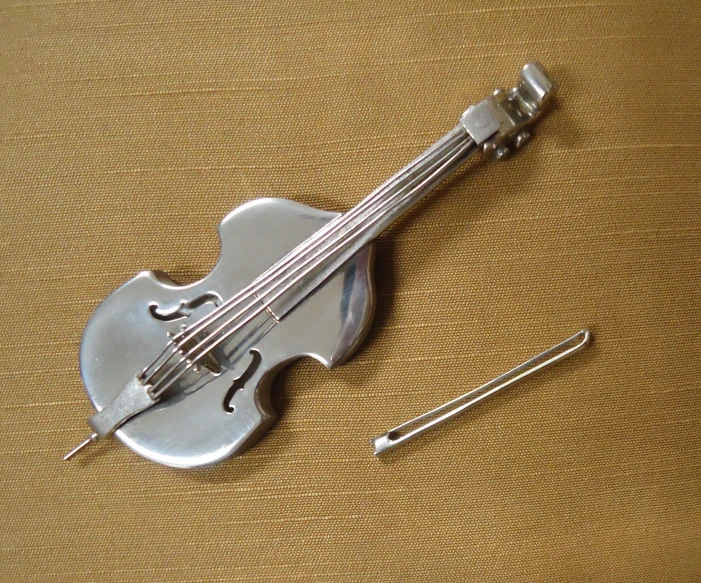 a violin is laying on top of some other instruments