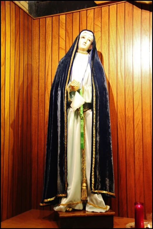 a statue of the immaculate mary mary
