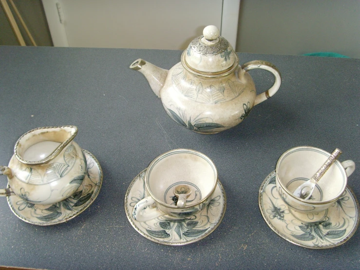 four pieces of old teapots and cups