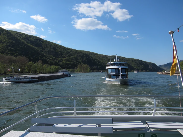 the water is full of boats moving through